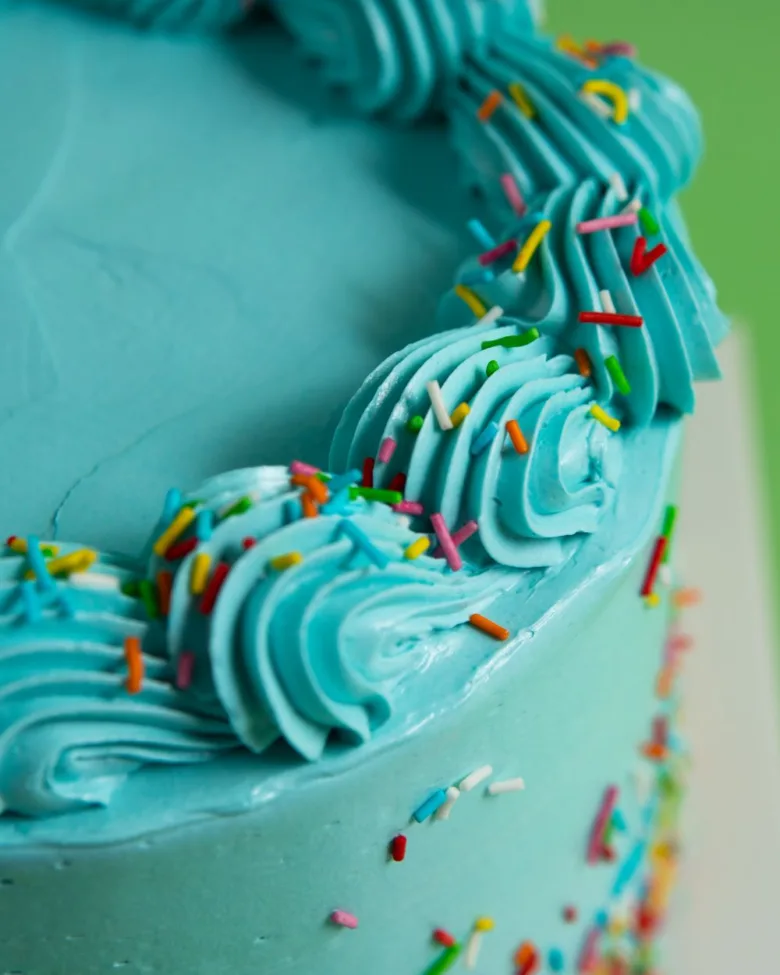 Pastel confetti azul de cerca