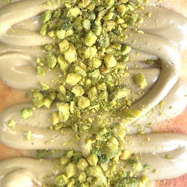 Coca de crema de pistacho